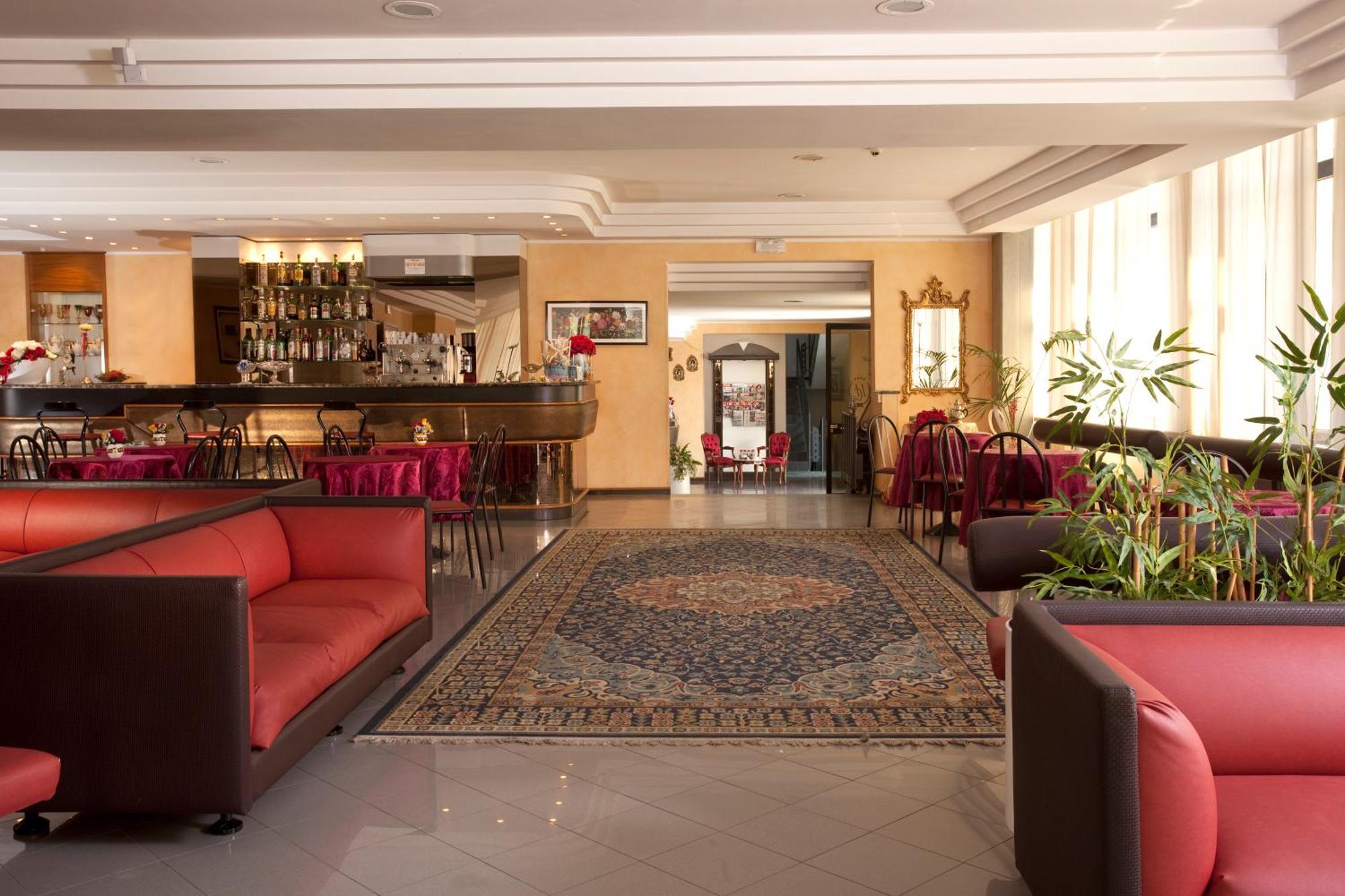 Hotel Capitol San Mauro Mare Esterno foto